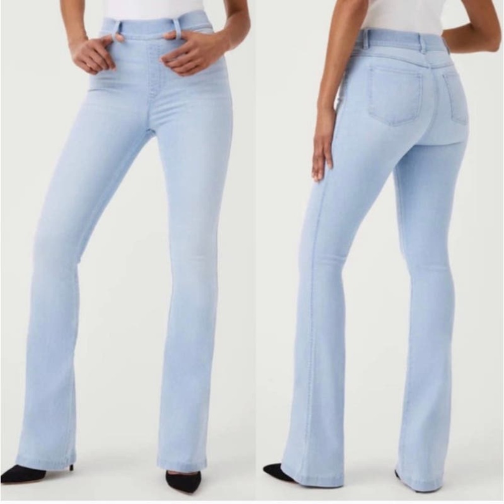 SPANX Flare Jeans in Retro Light Wash Size Medium Petite High Rise